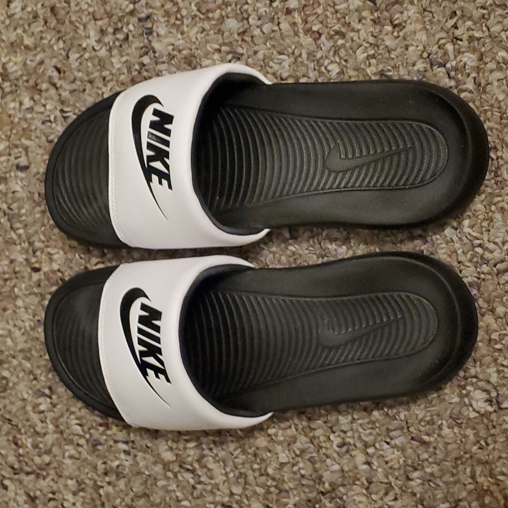 Nike Men's Benassi Slides 8